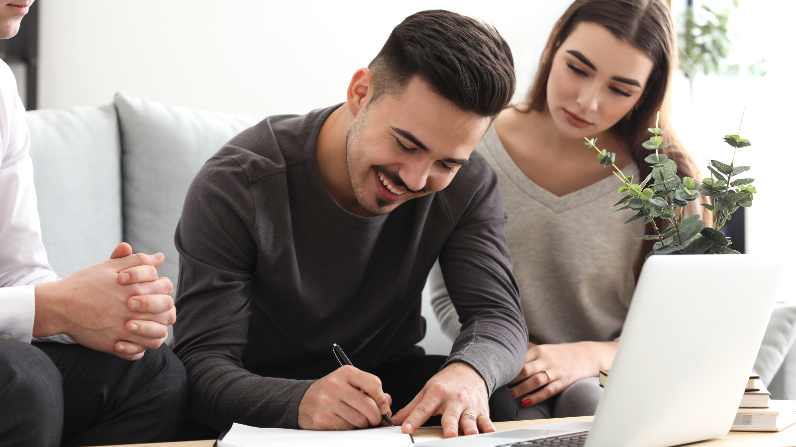 Improving Policy Explanations: AI Sales Training for Insurance Agents